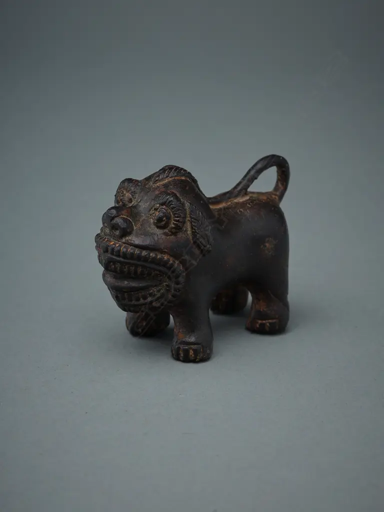 Nepalese bronze pug-nosed lion figure, Image 1++